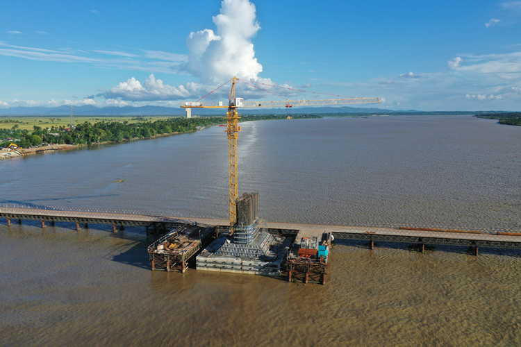 9月28日，卡马拉尼甘大桥主墩桩基全部浇筑完成.jpg